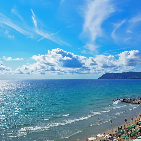Palace 250m From Sea - Happy Alassio