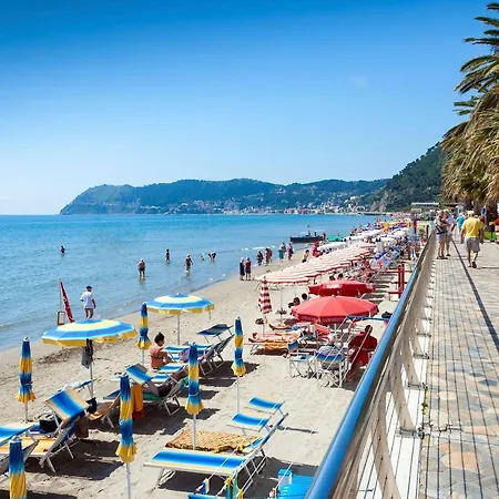 Palace 250m From Sea - Happy Alassio